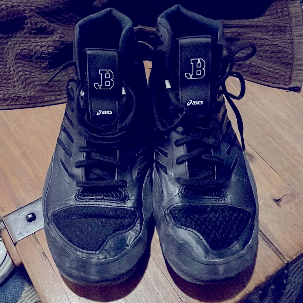 Black 10.5 ASICS wrestling shoes JB ELITE III used in good condition.